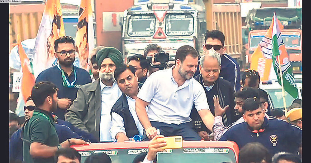 Rahul Gandhi takes out road-show of BJNY in Dholpur, Gehlot travels by train to attend